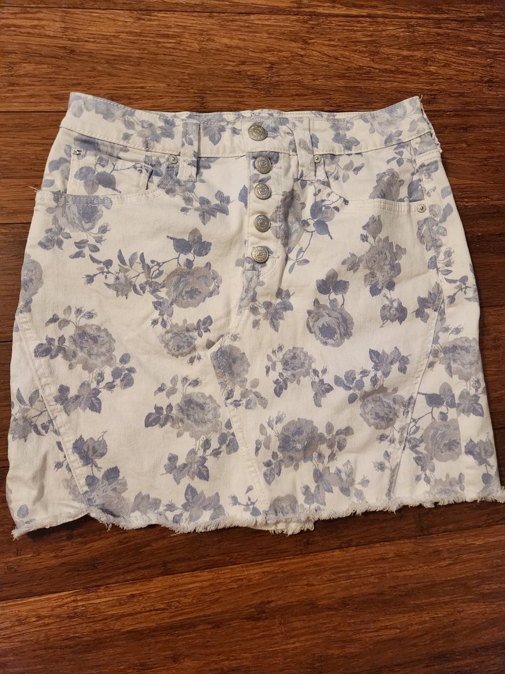 Seven7 Women's Weekend Skirt Floral White & Blue Denim Mini, Size 4